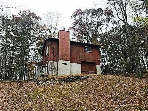 303 Otter Ct, Bushkill, PA 18324