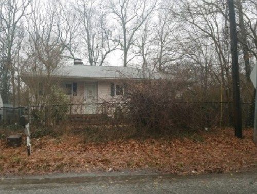 12 Poospatuck Ln, Mastic, NY 11950