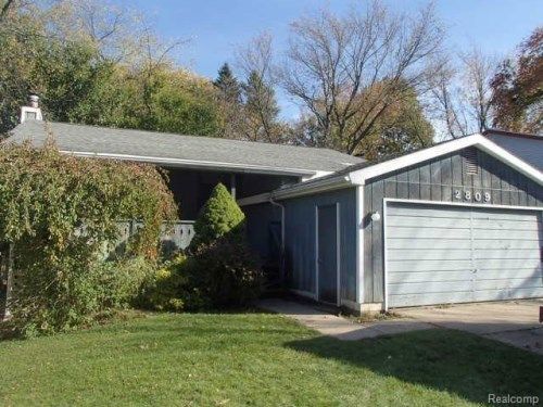 2809 Aurora Dr, Lansing, MI 48910