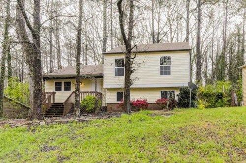 832 Hemingway Rd, Stone Mountain, GA 30088