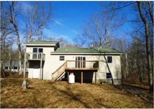 310 Beach Ln, Dingmans Ferry, PA 18328