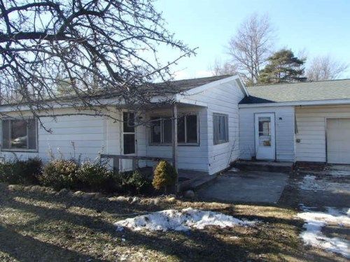1016 S Line St, Chesaning, MI 48616