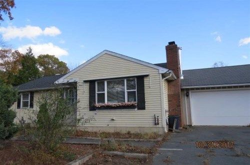 10 PINEBROOK DR, Easthampton, MA 01027