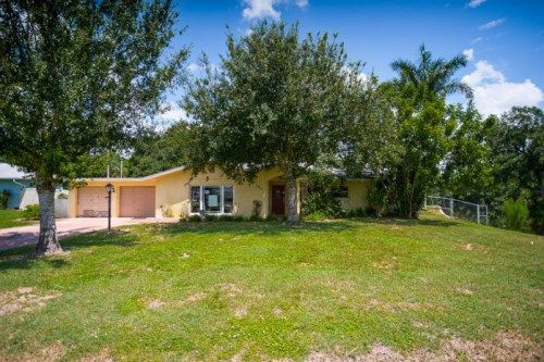 676 Muscogee Dr, North Fort Myers, FL 33903