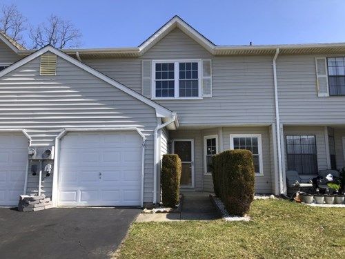 19 Farragut Sq, Freehold, NJ 07728