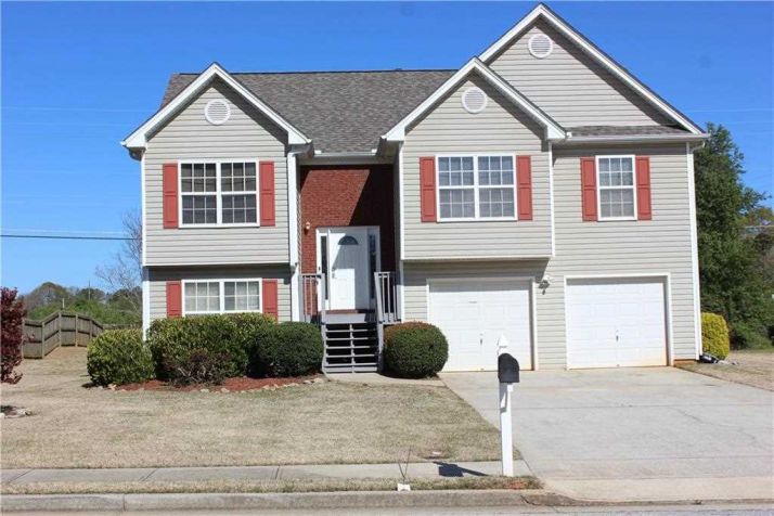 414 Armor Dr, Loganville, GA 30052