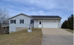 3067 Meadow Hills Dr, Middleville, MI 49333