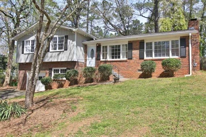 242 King Arthur Dr, Woodstock, GA 30189