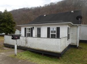 978 Riverside Dr, Prestonsburg, KY 41653