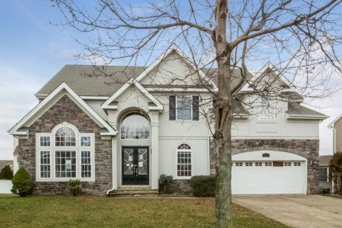10 Rockspray Ct, Howell, NJ 07731