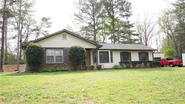 335 Winchester Ct, Ellenwood, GA 30294
