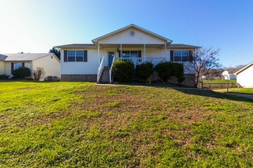 10011 Hunter Trace Dr, Soddy Daisy, TN 37379