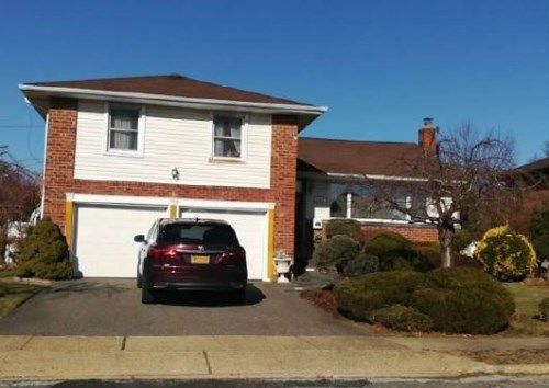 1147 Sheldon Dr, Westbury, NY 11590