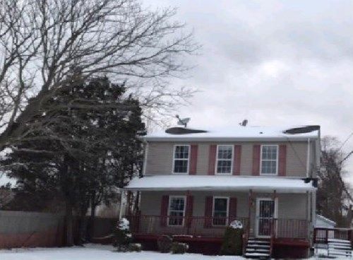 21 Peters Dr, Shirley, NY 11967