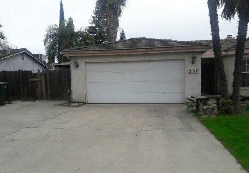 2317 W Sweet Ct, Visalia, CA 93291