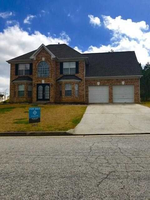 69 Courtneys Ln, Fayetteville, GA 30215