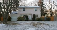 17 Marsha Ln Brentwood, NY 11717