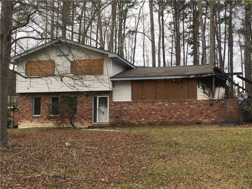 2565 Lantern Ln, Atlanta, GA 30349