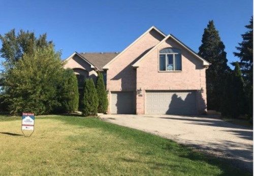 3650 WHIRLAWAY DR, Northbrook, IL 60062