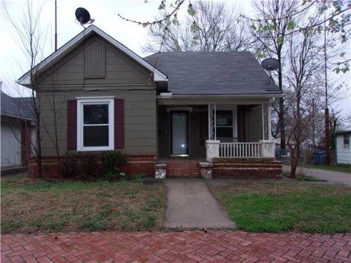 811 W 5th St, Coffeyville, KS 67337