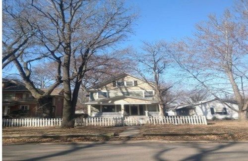 1307 SW College Ave, Topeka, KS 66604