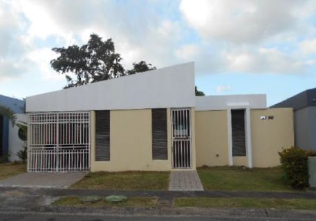 Ee10 Parque St, Bayamon, PR 00961