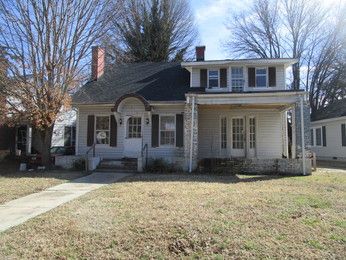 818 Circle Dr, High Point, NC 27262