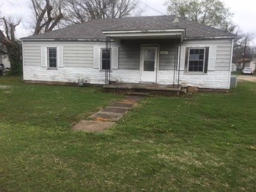 221 W Magnolia St, Coweta, OK 74429