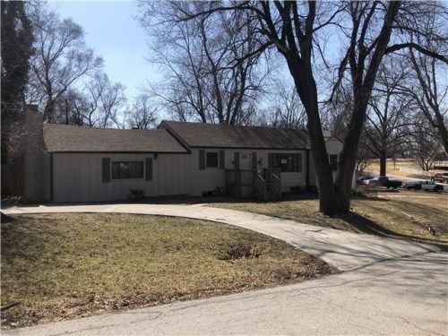 8915 Rose Ln, Kansas City, MO 64133