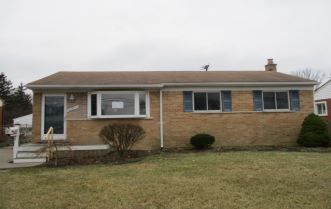 30377 Maplewood St, Garden City, MI 48135