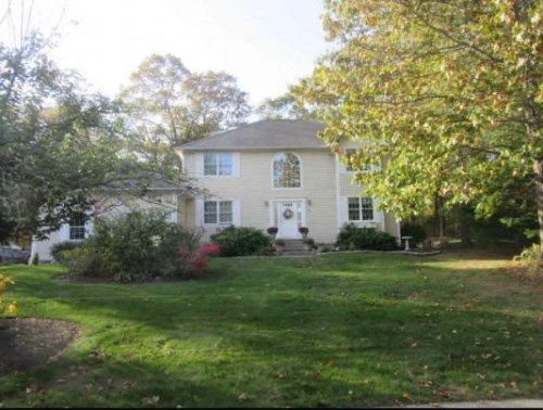 27 Linden Ct, North Kingstown, RI 02852