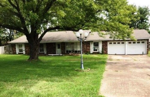 1400 Lessley Ln, Sallisaw, OK 74955