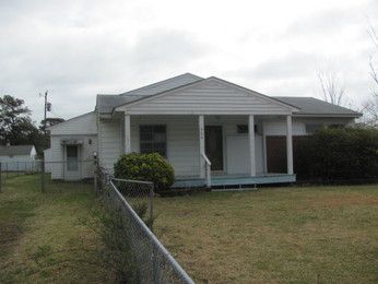 906 N Yaupon Ter, Morehead City, NC 28557