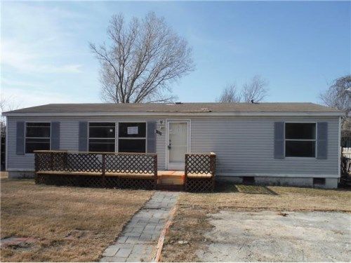 4304 E Deer Lake Ct, Wichita, KS 67210