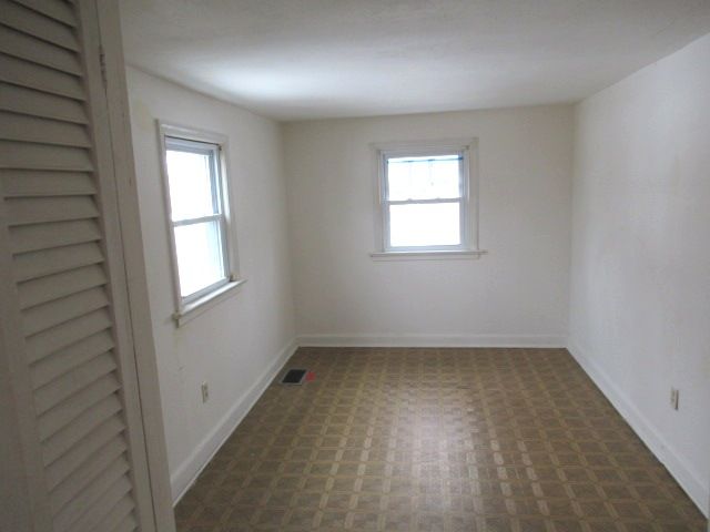 82 Circle Dr, Stratford, CT 06614