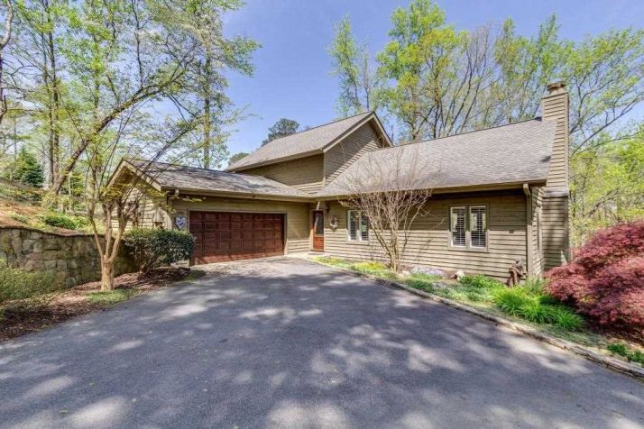 8930 Beaver Trl, Gainesville, GA 30506