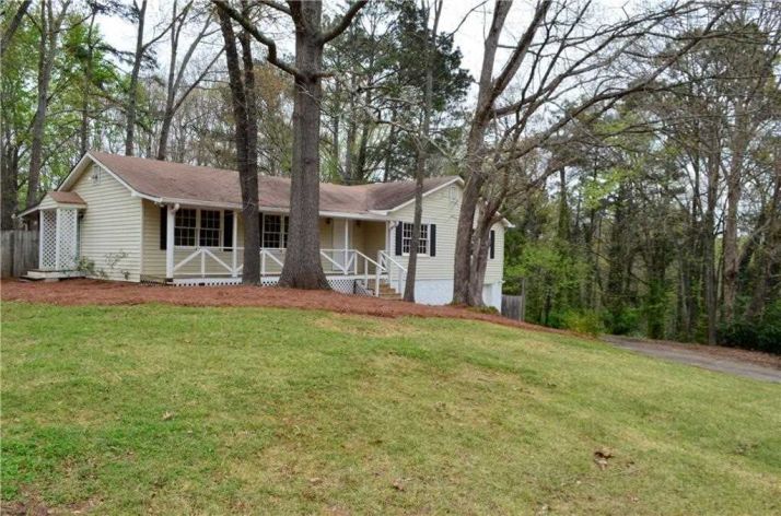 2804 Meadow View Dr, Acworth, GA 30102