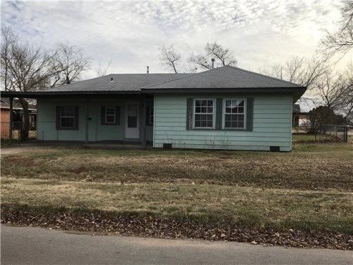 1524 Broadway Ave, Clinton, OK 73601