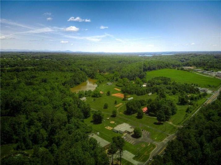 7415 Browns Bridge Rd, Gainesville, GA 30506