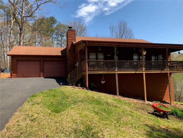 482 Peaceful Valley Dr, Cleveland, GA 30528