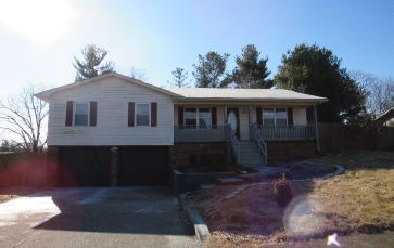 1572 Redbud Circle, Radcliff, KY 40160