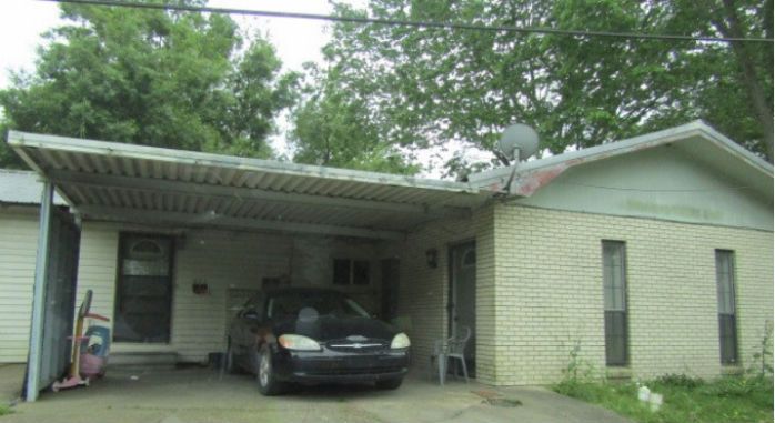 833 W South St, Opelousas, LA 70570