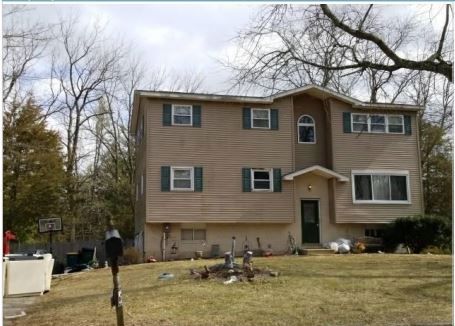 1207 Pine Grove Dr, Easton, PA 18045