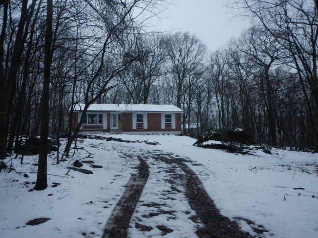 124 Laurel Dr, Dingmans Ferry, PA 18328