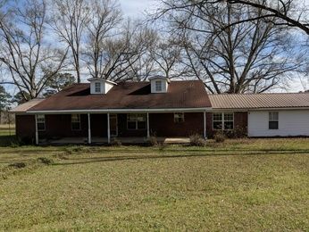 66 Sandy Point Rd, Eufaula, AL 36027