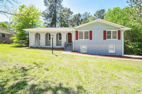 8133 Woodcliff Trl, Riverdale, GA 30274