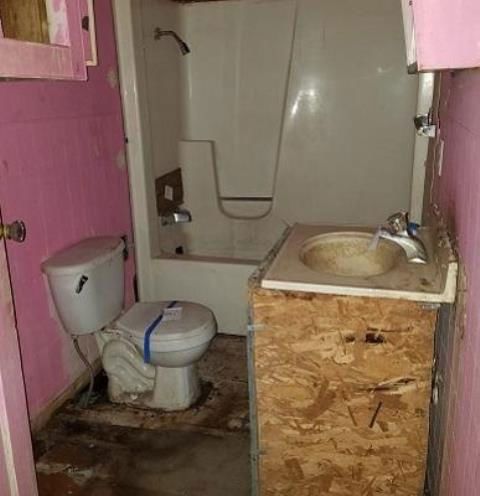 106 E Vine St, Patoka, IN 47666