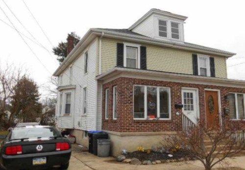 137 W Laughead Ave, Marcus Hook, PA 19061