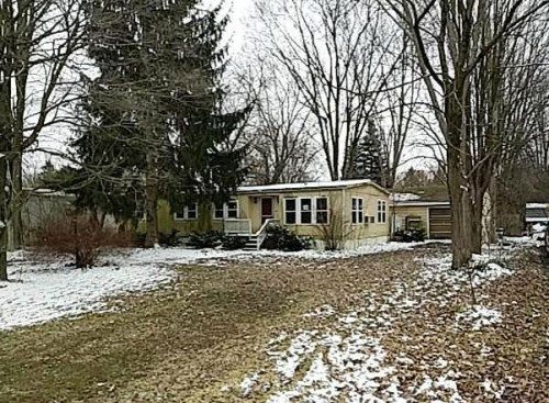 5792 Chippewa Dr, Howell, MI 48843