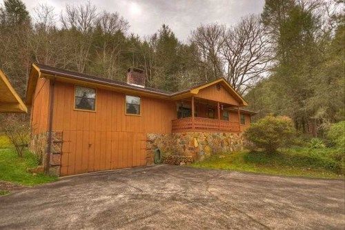 149 Spring St, Mineral Bluff, GA 30559